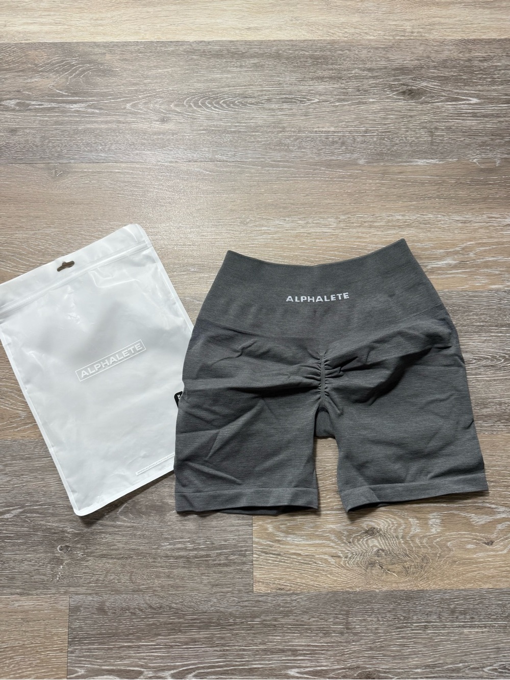 Alphalete AMPLIFY SHORT 4.5" Seamless
Short - Titanium